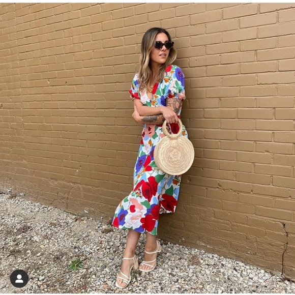 Faithfull the Brand Anita V-Neck Midi Dress - Picture 4 of 15